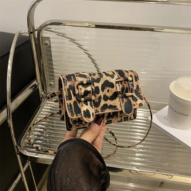 Large capacity fashion shoulder messenger bag mini change bag foreign style small square bag casual
Large capacity fashion shoulder messenger bag mini change bag foreign style small square bag casual