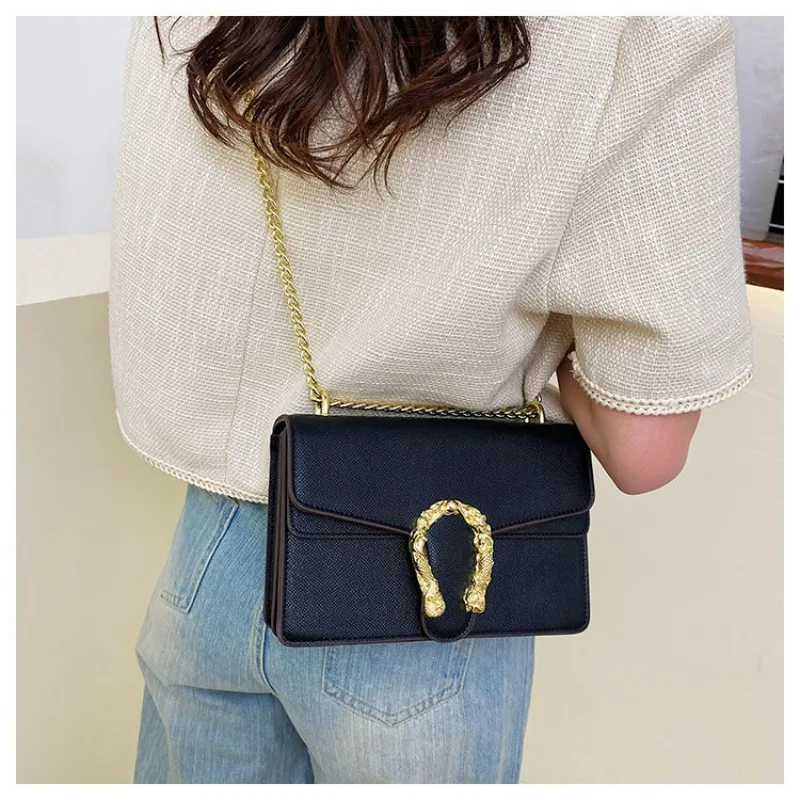 2025 Women's Chain Crossbody Bag New Solid Color Shoulder Purse Trendy Dual Compartment Magnetic Flap Backpack Fashion
2025 Women's Chain Crossbody Bag New Solid Color Shoulder Purse Trendy Dual Compartment Magnetic Flap Backpack Fashion
