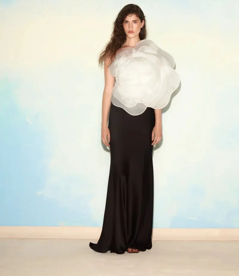 High End Fashion Women Outfits White Flower Tops And Black High Waist Long Skirts Two Piece Sets Celebrity Evening Party Outfit
High End Fashion Women Outfits White Flower Tops And Black High Waist Long Skirts Two Piece Sets Celebrity Evening Party Outfit
