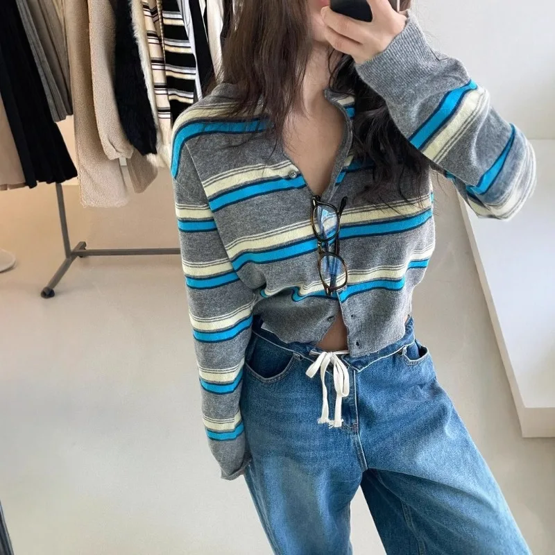 Korean Simple Striped Knitted Cardigan 2025 Early Autumn New All-match Tops Mujer Y2k Slim Fir Long Sleeve Coat Women
Korean Simple Striped Knitted Cardigan 2025 Early Autumn New All-match Tops Mujer Y2k Slim Fir Long Sleeve Coat Women
