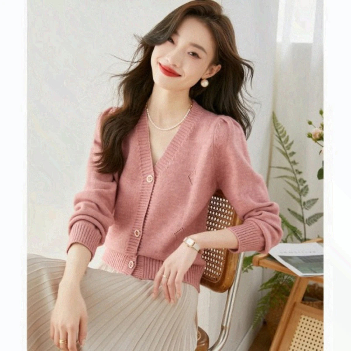 VIMLY Sweet Women's V-neck Cardigan 2025 Autumn New French Elegant Solid Sweaters Puff Sleeve Knitted Warm Coats Female 72508
VIMLY Sweet Women's V-neck Cardigan 2025 Autumn New French Elegant Solid Sweaters Puff Sleeve Knitted Warm Coats Female 72508