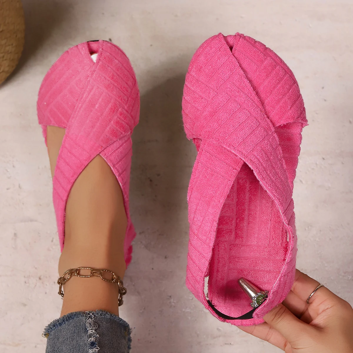 2026 Summer Women Flats Sandals New Comfortable Fashion Flip Flops Sandals Lightweight Casual Outdoor Beach Shoes for Women
2026 Summer Women Flats Sandals New Comfortable Fashion Flip Flops Sandals Lightweight Casual Outdoor Beach Shoes for Women