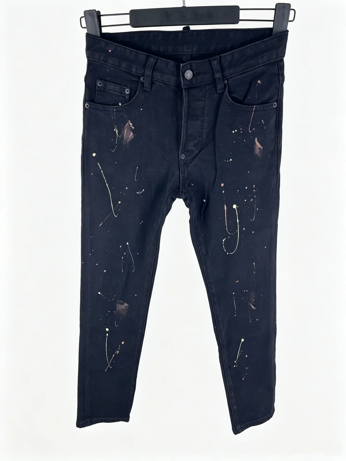 6075 Four Seasons New Men's Jeans Fashion Slim-fit Ripped Patch Broken Ink Stitching Leg Black Jeans for Men
6075 Four Seasons New Men's Jeans Fashion Slim-fit Ripped Patch Broken Ink Stitching Leg Black Jeans for Men