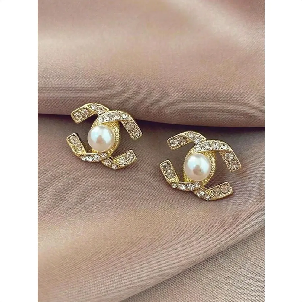Luxury Cross Pearl C-Shaped Stud Earrings 1 Pair Minimalist Versatile Daily Accessory For Women Daily Outfit
Luxury Cross Pearl C-Shaped Stud Earrings 1 Pair Minimalist Versatile Daily Accessory For Women Daily Outfit