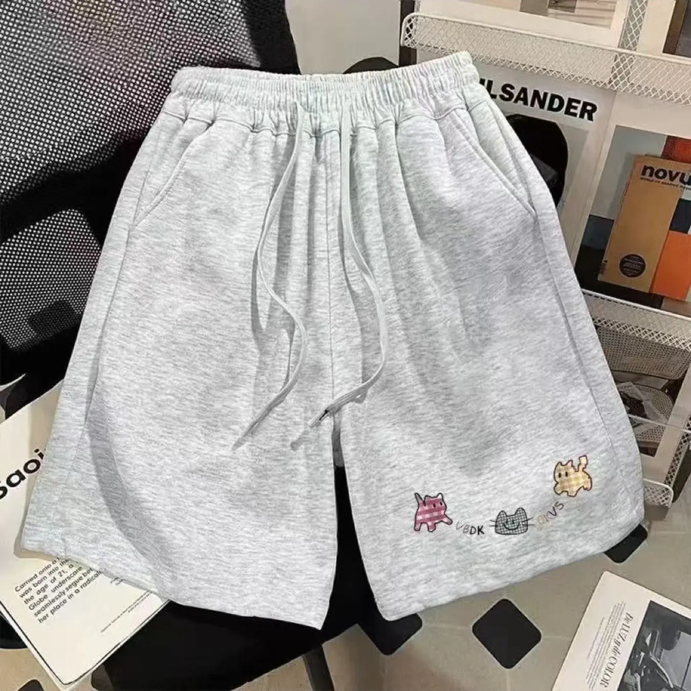 2026 Women's Summer Casual Shorts Cartoon Print Loose Fit Stylish and Versatile Suitable for Gym and Lounge Wear
2026 Women's Summer Casual Shorts Cartoon Print Loose Fit Stylish and Versatile Suitable for Gym and Lounge Wear