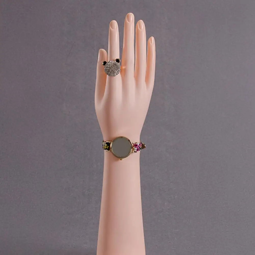 Mannequin Hand Ring Holder Hand Model Bracelet Watch Display Stand Reusable Multifunctional Prop for Jewelry Display
Mannequin Hand Ring Holder Hand Model Bracelet Watch Display Stand Reusable Multifunctional Prop for Jewelry Display