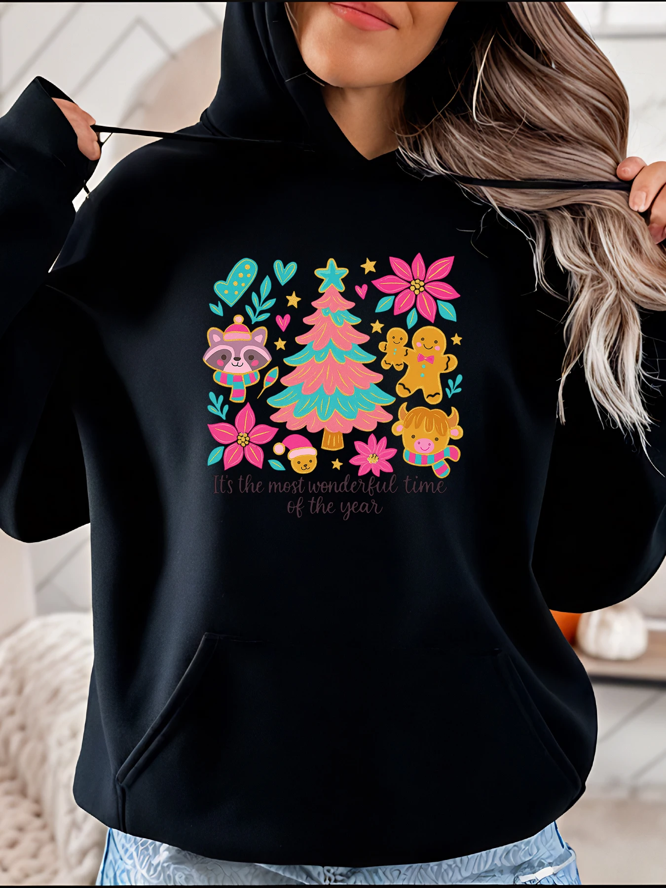 Рождественская толстовка с капюшоном, женская милая рождественская елка, толстовка с принтом пряничного енота, праздничный подарок для женщин, повседневная зимняя одежда
Рождественская толстовка с капюшоном, женская милая рождественская елка, толстовка с принтом пряничного енота, праздничный подарок для женщин, повседневная зимняя одежда