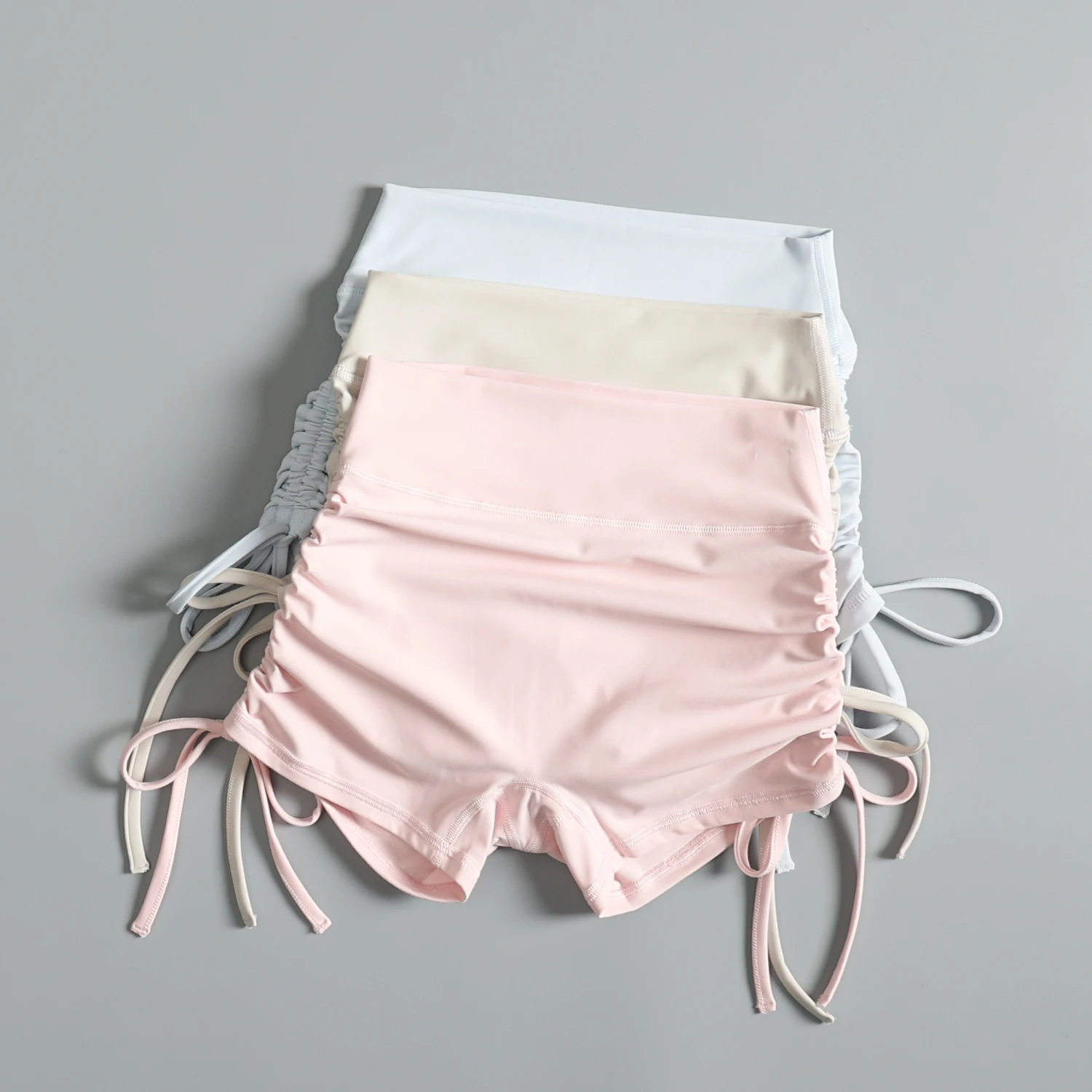 High Waist Fitness Shorts Women's Summer Outdoor Running Training Pleated Drawstring Three-quarter Length Yoga Sports Pants
High Waist Fitness Shorts Women's Summer Outdoor Running Training Pleated Drawstring Three-quarter Length Yoga Sports Pants