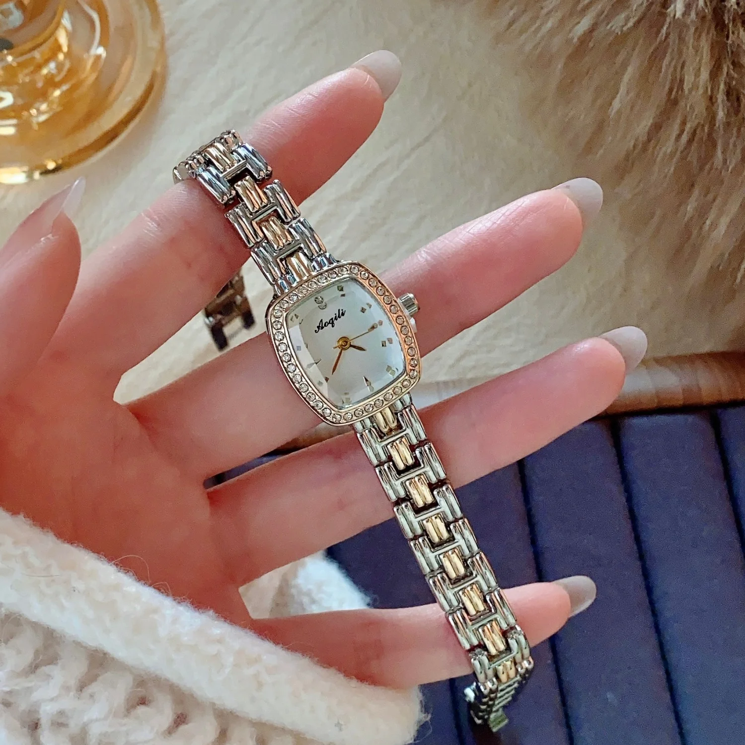 Fashionable Barrel-Shaped Elegant Quartz Watch Women's Luxury Rhinestone Ladies Watches Mix Gold Bracelet Wristwatches Reloj
Fashionable Barrel-Shaped Elegant Quartz Watch Women's Luxury Rhinestone Ladies Watches Mix Gold Bracelet Wristwatches Reloj