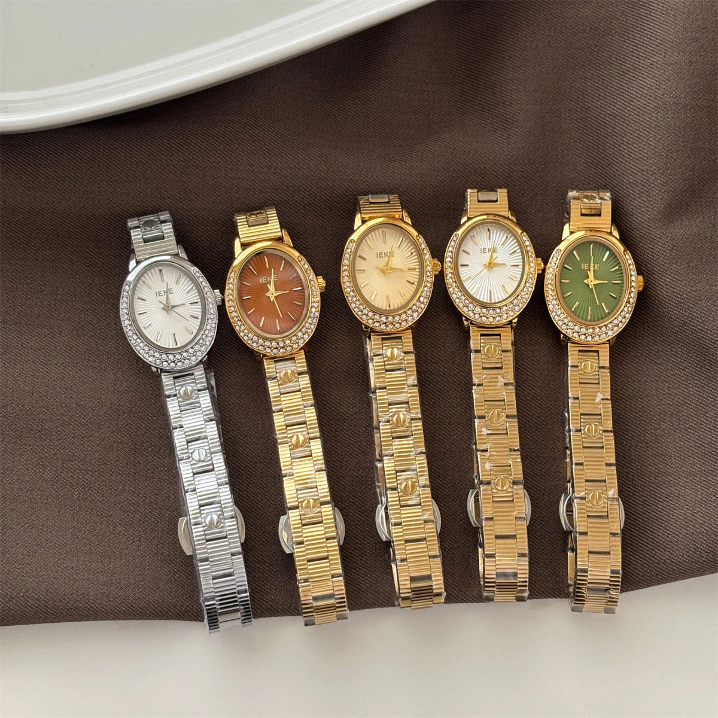 Fashion temperament minimalist luxury retro Elliptical diamond inlay women's quartz watch
Fashion temperament minimalist luxury retro Elliptical diamond inlay women's quartz watch