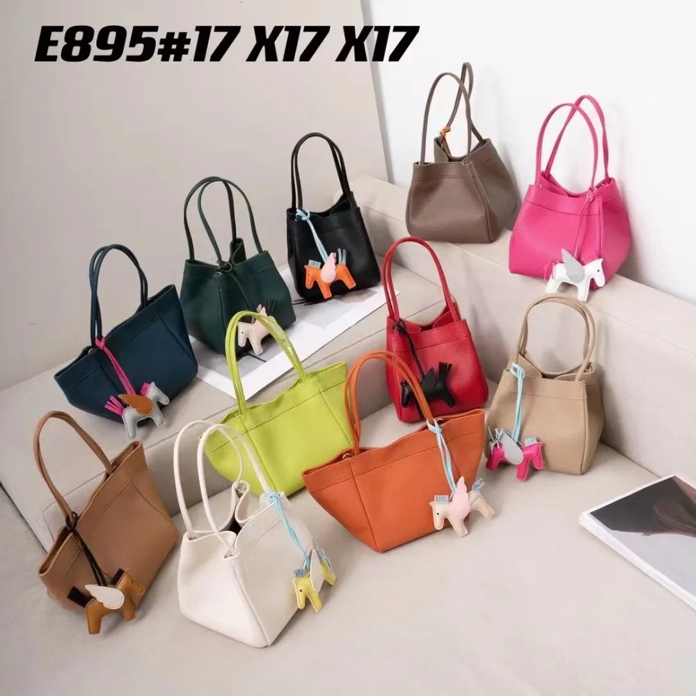 New First-layer Cowhide Bucket Fashionable Versatile Small Vegetable Basket, Genuine Leather Single Shoulder Wing Bag, Hand Bag.
New First-layer Cowhide Bucket Fashionable Versatile Small Vegetable Basket, Genuine Leather Single Shoulder Wing Bag, Hand Bag.