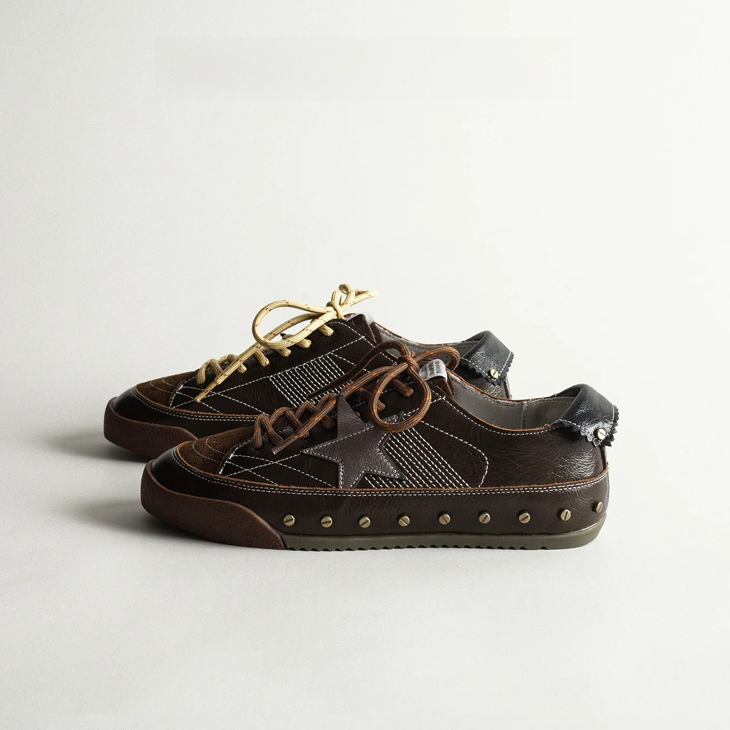 Vintage Star Embroidery Genuine Leather Deoxynucleotide Flat Bottom round Toe Versatile Laced Casual Shoes Spring Leisure Boa...
Vintage Star Embroidery Genuine Leather Deoxynucleotide Flat Bottom round Toe Versatile Laced Casual Shoes Spring Leisure Boa...