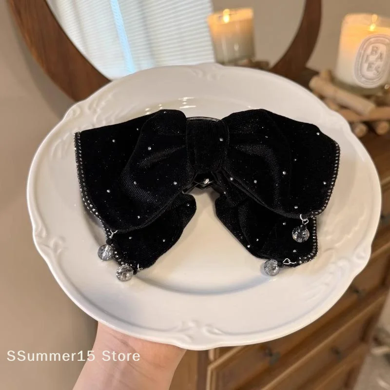 【R】Women's French Elegant Hair Clip Velvet Rhinestone Bow Ponytail Hair Claw Exquisite Shark Clip Fashion Hair Accessories
【R】Women's French Elegant Hair Clip Velvet Rhinestone Bow Ponytail Hair Claw Exquisite Shark Clip Fashion Hair Accessories