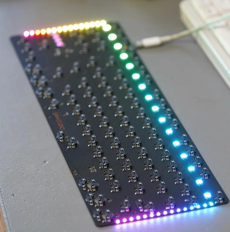 Серая печатная плата клавиатуры Apollo80 RGB Custom PCB с горячей заменой, механическая позиционирующая пластина клавиатуры
Серая печатная плата клавиатуры Apollo80 RGB Custom PCB с горячей заменой, механическая позиционирующая пластина клавиатуры