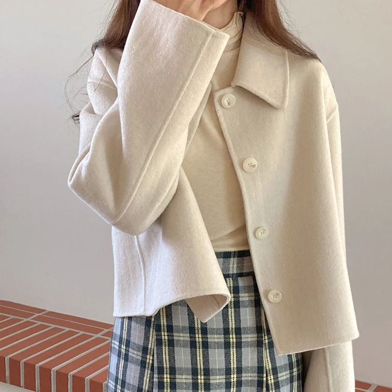 Шикарное зимнее шерстяное пальто женское с воротником, на одной пуговице, в корейском стиле, однотонное, для повседневной носки, модная верхняя одежда
Шикарное зимнее шерстяное пальто женское с воротником, на одной пуговице, в корейском стиле, однотонное, для повседневной носки, модная верхняя одежда