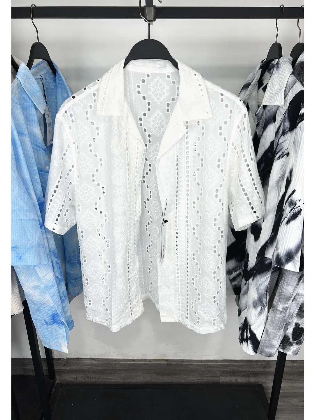 Loose Fit Hollow out Embroidery Cuban Collar ort Sve Men's irt Breathable Casual Sle Summer New Arrival
Loose Fit Hollow out Embroidery Cuban Collar ort Sve Men's irt Breathable Casual Sle Summer New Arrival