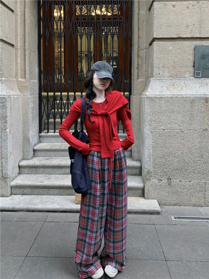Spring Fashion Fleece Long Sleeve T-Shirt Red Shawl Versatile Color Block Plaid Long Pants Three Piece Set Women Casual Style
Spring Fashion Fleece Long Sleeve T-Shirt Red Shawl Versatile Color Block Plaid Long Pants Three Piece Set Women Casual Style
