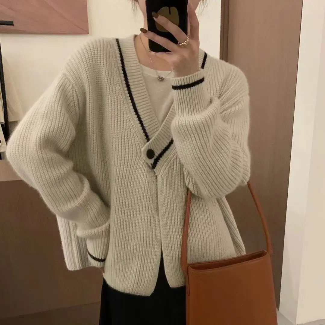 One Button V-Neck Knitted Cardigan Women'S 2024 Autumn New Casual Loose Sweater Women'S Korean Design
One Button V-Neck Knitted Cardigan Women'S 2024 Autumn New Casual Loose Sweater Women'S Korean Design