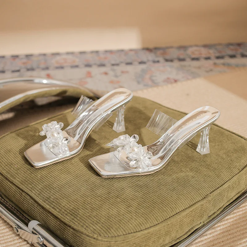 Bloomsteps high-heeled slippers women's summer 2025 new transparent crystal heel cool slippers square-heeled sandalsoutdoor
Bloomsteps high-heeled slippers women's summer 2025 new transparent crystal heel cool slippers square-heeled sandalsoutdoor