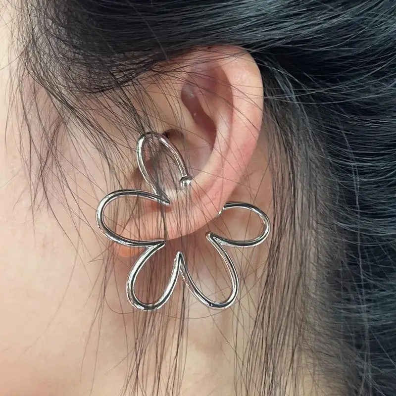 FTCY 1Pcs Metal Flower Ear Clips for Women Simple Geometric No Pierced Earrings Women's Fashion Jewelry Gifts
FTCY 1Pcs Metal Flower Ear Clips for Women Simple Geometric No Pierced Earrings Women's Fashion Jewelry Gifts
