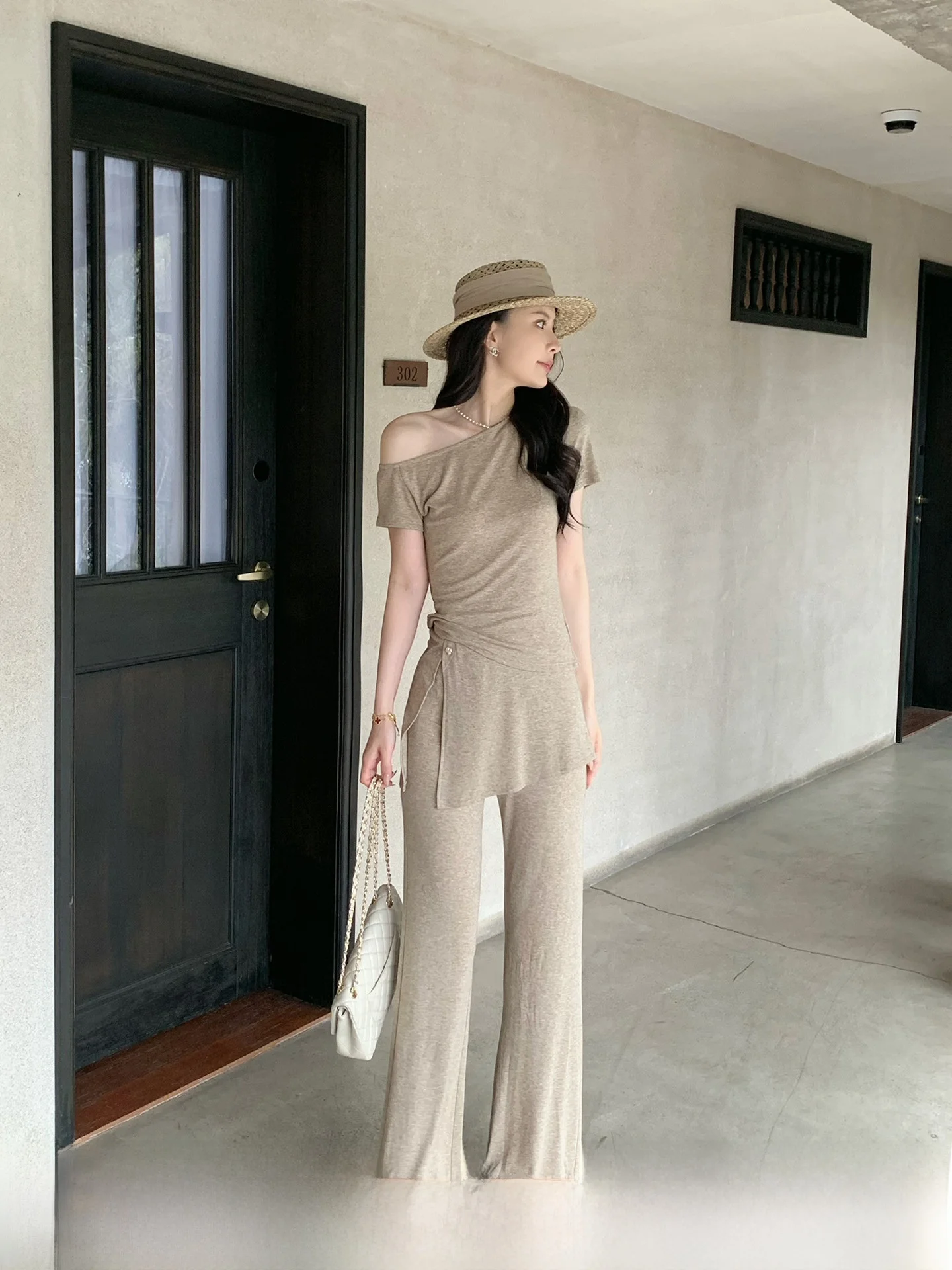 Kun Total Women's Silk Wool Set Spring Season High Waist Long Pants Short Sleeve Two-Piece Suite Pure Color Fashionable
Kun Total Women's Silk Wool Set Spring Season High Waist Long Pants Short Sleeve Two-Piece Suite Pure Color Fashionable