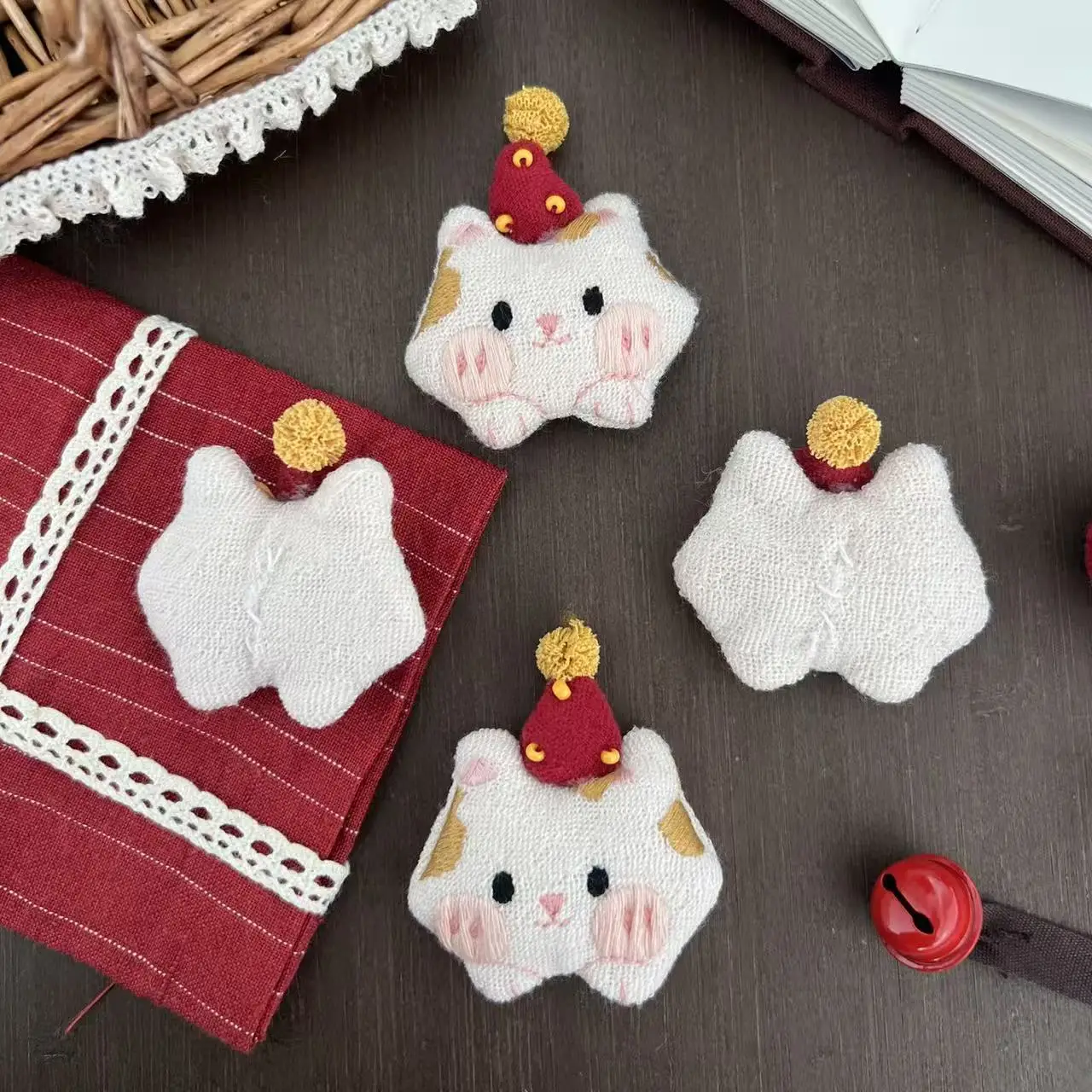Multifunctional Cute Kitten Brooch for DIY Bag Charm Decoration Stuffed Plush Design Comfortable Lightweight
Multifunctional Cute Kitten Brooch for DIY Bag Charm Decoration Stuffed Plush Design Comfortable Lightweight