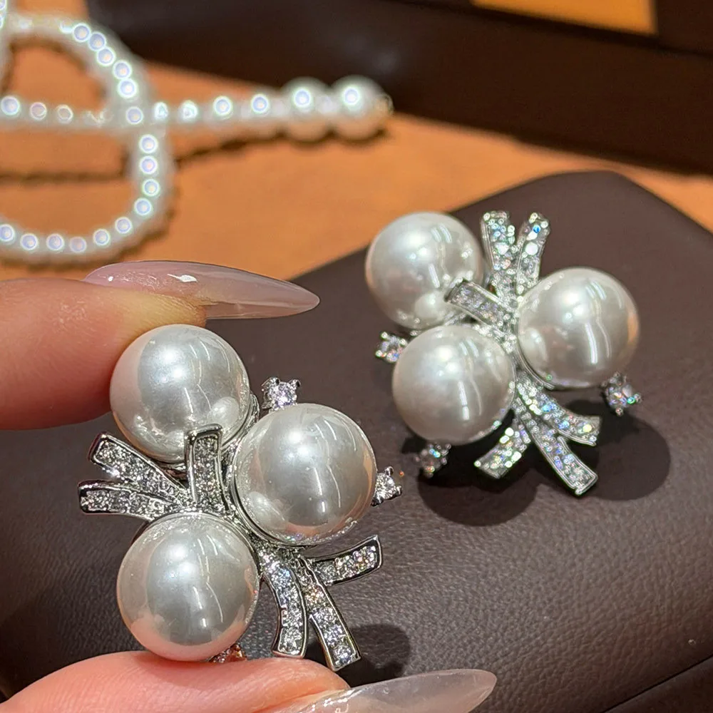 Korean Fashion Exquisite Luxury Zircon Long Fringed Elegant Earrings
Korean Fashion Exquisite Luxury Zircon Long Fringed Elegant Earrings