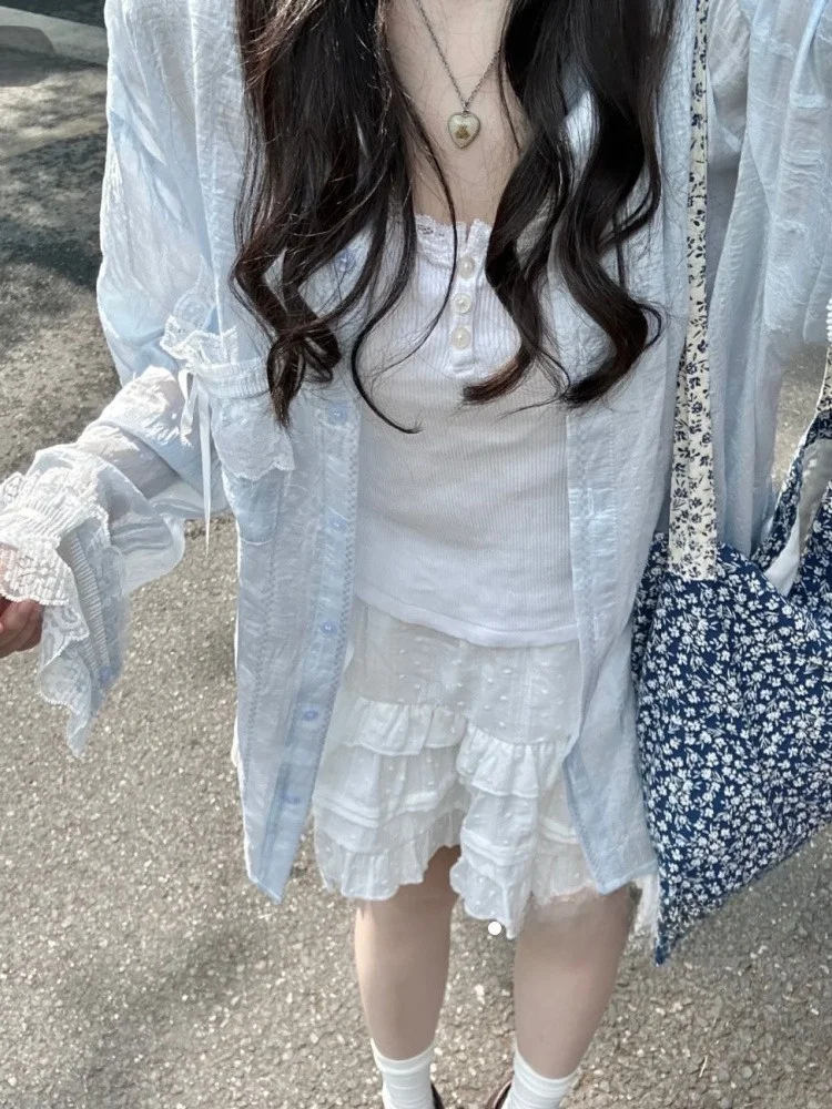 Корейский дизайн, кружевные вставки, повседневная свободная тонкая женская рубашка-куртка, весенняя защита от солнца, верхняя одежда с воротником, длинный рукав
Корейский дизайн, кружевные вставки, повседневная свободная тонкая женская рубашка-куртка, весенняя защита от солнца, верхняя одежда с воротником, длинный рукав