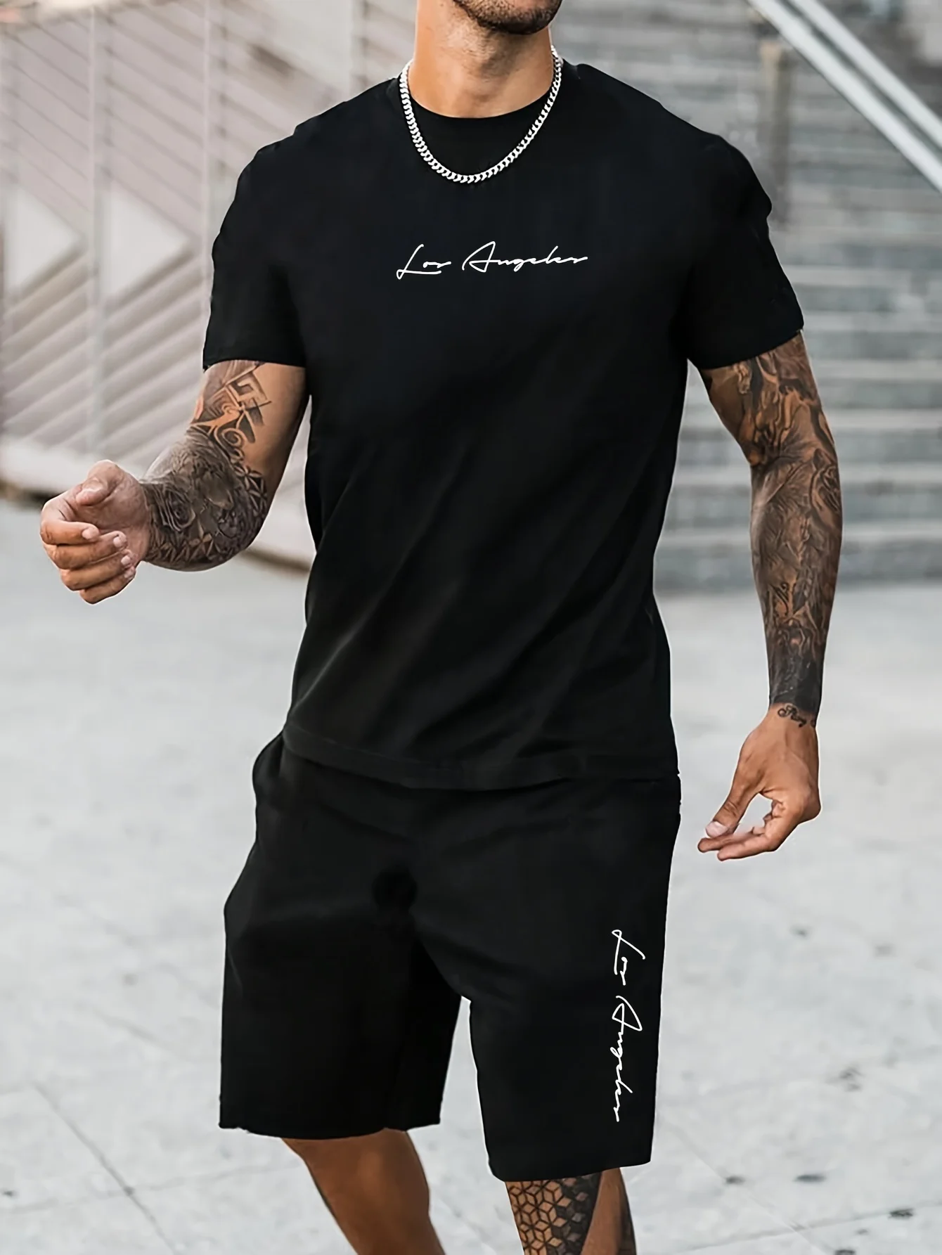 Men's suit, relaxed and loose style, with Los Angeles letter pattern print, lightweight and sheer texture
Men's suit, relaxed and loose style, with Los Angeles letter pattern print, lightweight and sheer texture