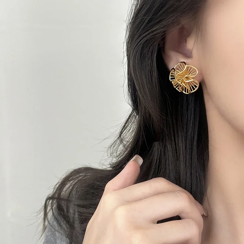Real 925 Sterling Silver 18K Gold Hollow Folded Flower Stud Earrings for Women Minimalist Cute Fine Jewelry Accessories
Real 925 Sterling Silver 18K Gold Hollow Folded Flower Stud Earrings for Women Minimalist Cute Fine Jewelry Accessories