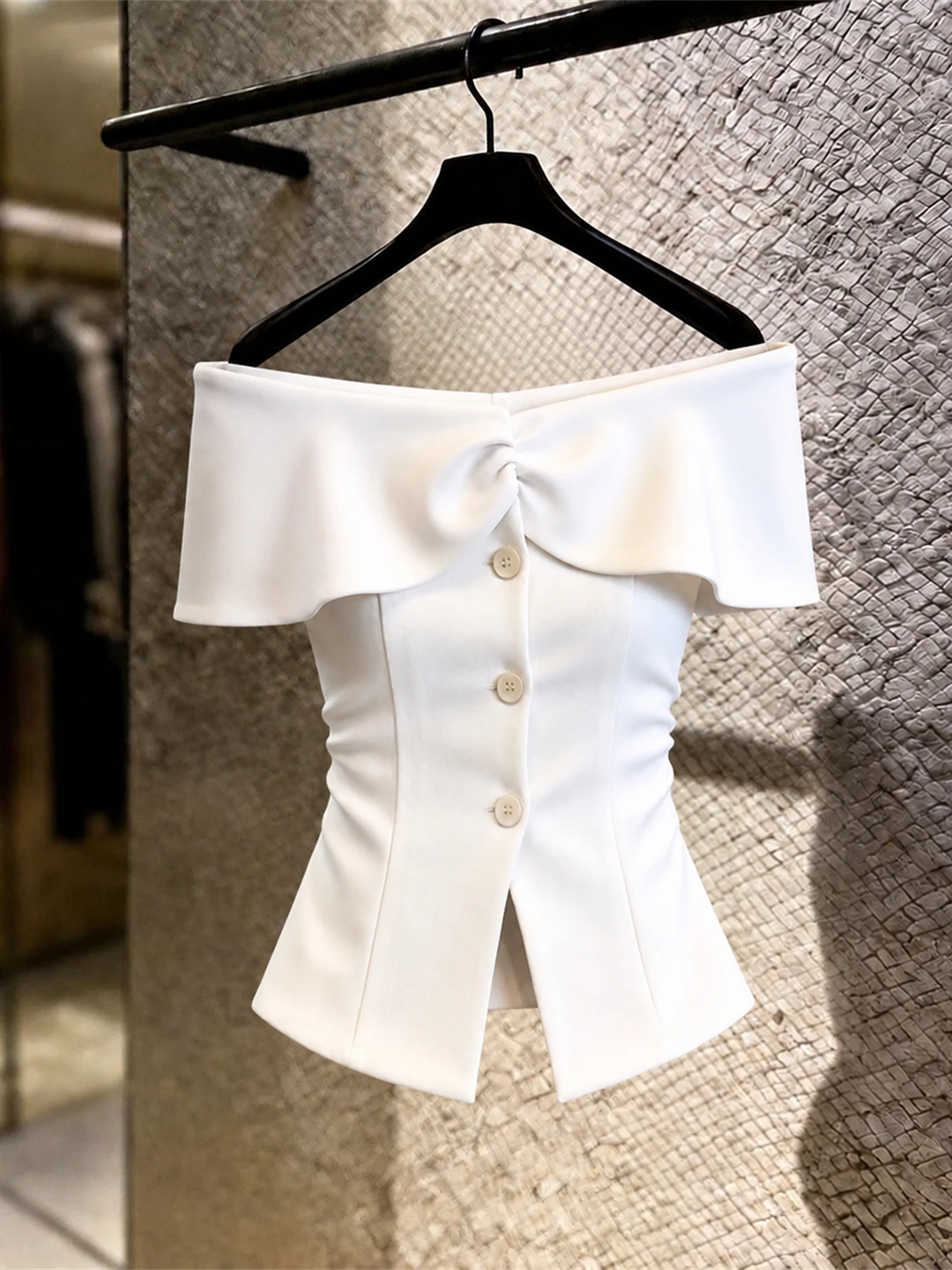 Elegant Shoulder Bared One Shoulder Top Korean Style High Waist Short Sleeve Casual Wear Summer Fashion Quality Ladies Shirt
Elegant Shoulder Bared One Shoulder Top Korean Style High Waist Short Sleeve Casual Wear Summer Fashion Quality Ladies Shirt