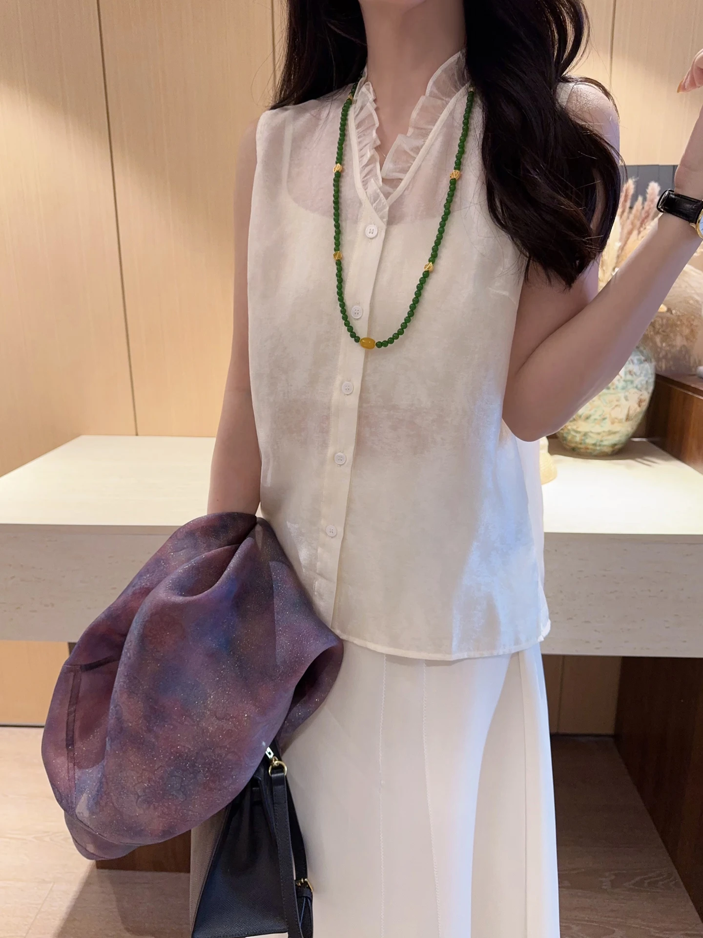 Summer Thin V-neck Vest Breathable Lightweight Elegant Style Wooden Design Slimming Versatile Women's Top
Summer Thin V-neck Vest Breathable Lightweight Elegant Style Wooden Design Slimming Versatile Women's Top