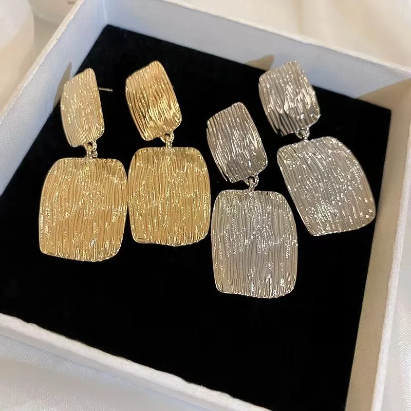 Metal Stripe Square Earrings for Women Exaggerated Personality Drop Earrings Party Accessories European And American Style
Metal Stripe Square Earrings for Women Exaggerated Personality Drop Earrings Party Accessories European And American Style