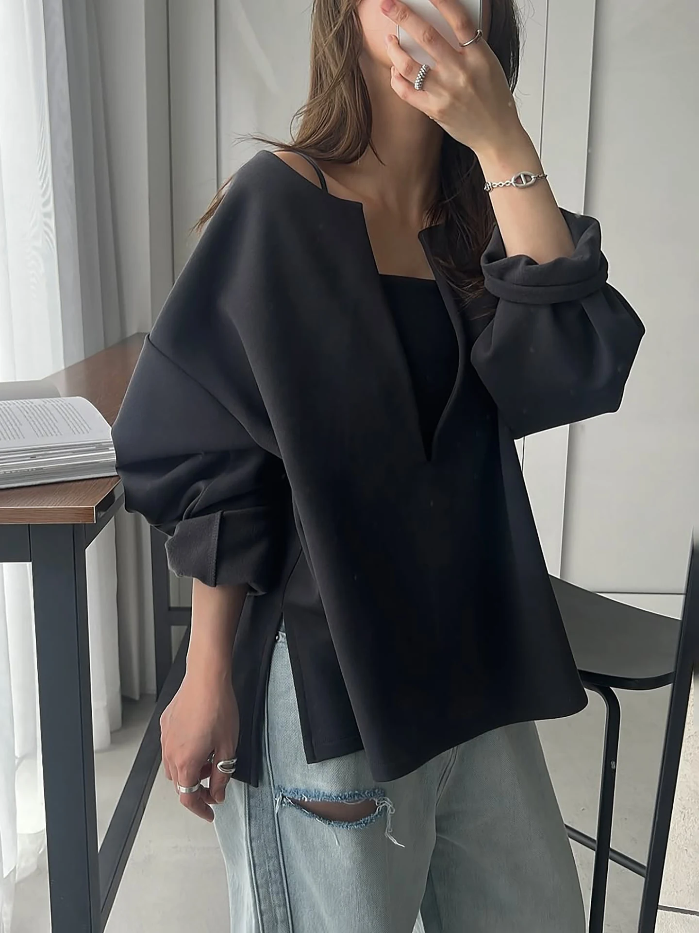 Loose Fit V-Ne Sweatirt And Strap Set Women's Sle Design Comfortable Two-Piece Suit Spring Faion Polyester Fiber
Loose Fit V-Ne Sweatirt And Strap Set Women's Sle Design Comfortable Two-Piece Suit Spring Faion Polyester Fiber