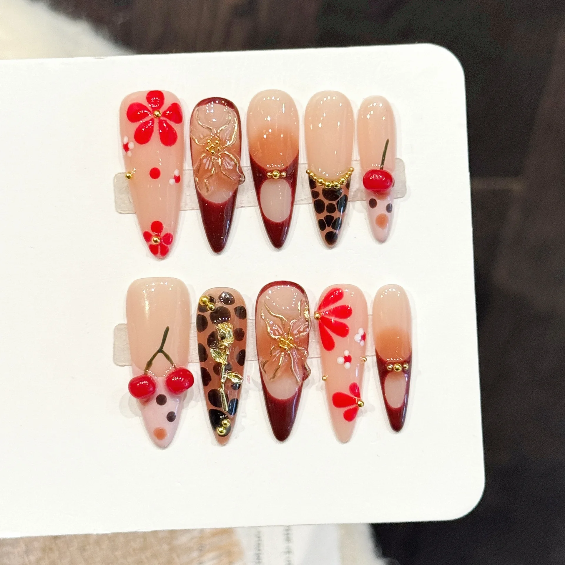 10 шт., леопардовый принт, вишневый пресс на ногтях, ручная роспись, красный цветок, золотая роза, накладные ногти, винтажные накладные ногти во французском стиле ручной работы
10 шт., леопардовый принт, вишневый пресс на ногтях, ручная роспись, красный цветок, золотая роза, накладные ногти, винтажные накладные ногти во французском стиле ручной работы