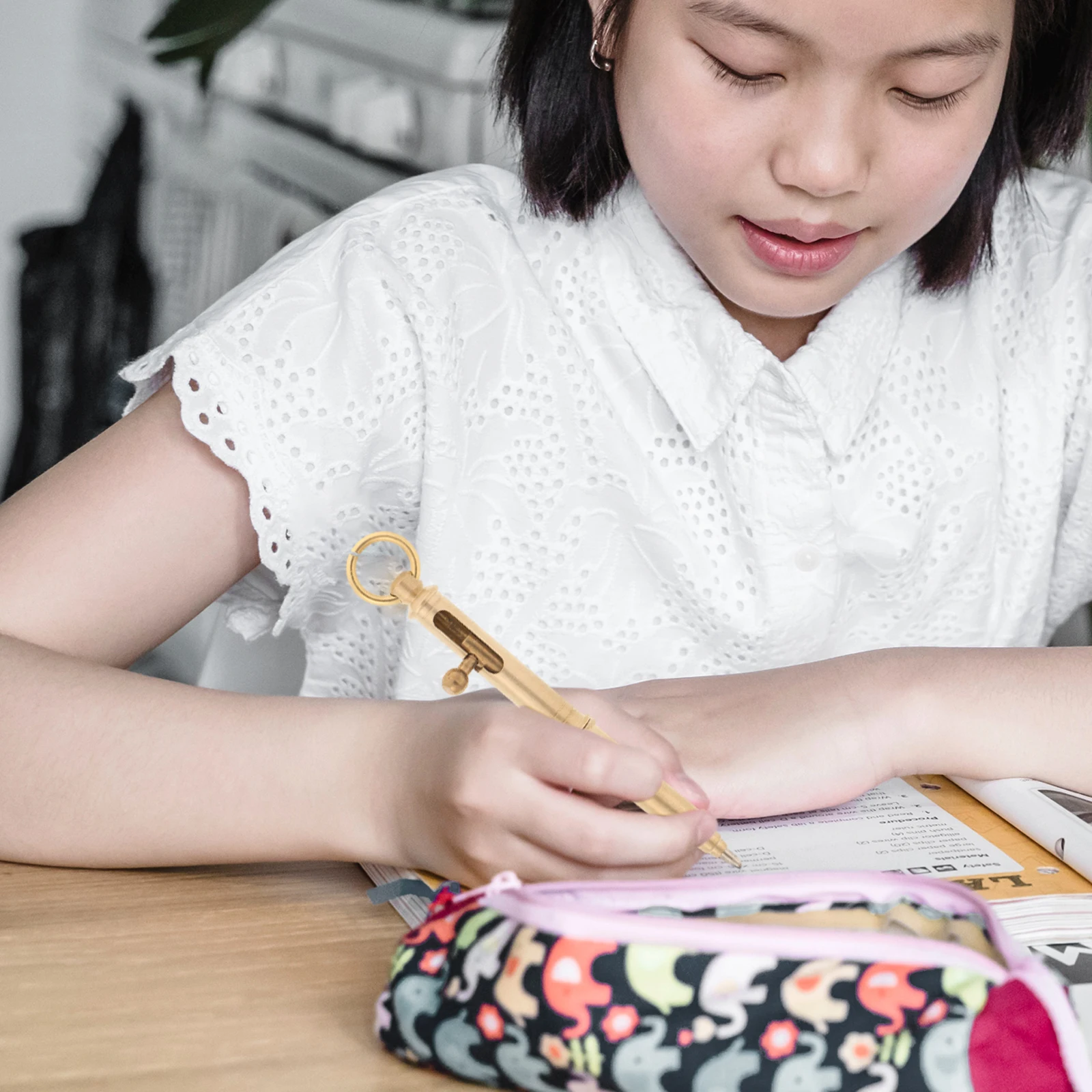 Латунная ручка-ролик, нежная гелевая популярность, креативные ручки, практичные студенческие золотые новинки, офис для детей
Латунная ручка-ролик, нежная гелевая популярность, креативные ручки, практичные студенческие золотые новинки, офис для детей