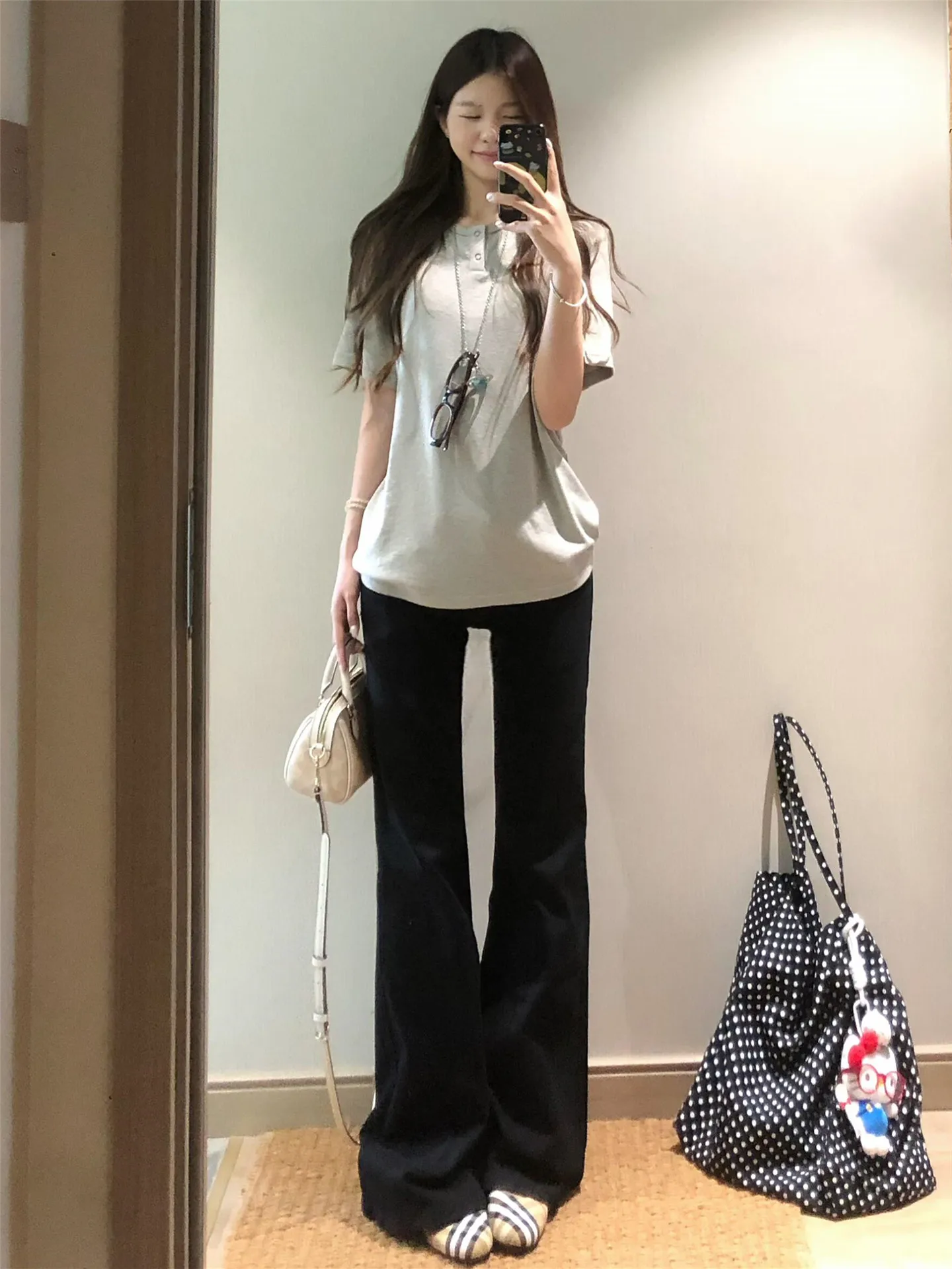Black Bell Bottom Wide Leg Jeans Women's Summer Loose Drapey Slimming Taller Extended Length Denim Pants Low Waist Retro Wash
Black Bell Bottom Wide Leg Jeans Women's Summer Loose Drapey Slimming Taller Extended Length Denim Pants Low Waist Retro Wash