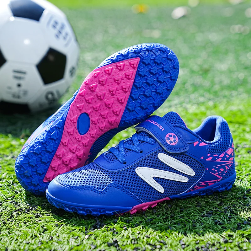 A pair of children's durable broken nails soccer cleats hook and loop wear-resistant non slip training turf shoes MZ-361
A pair of children's durable broken nails soccer cleats hook and loop wear-resistant non slip training turf shoes MZ-361