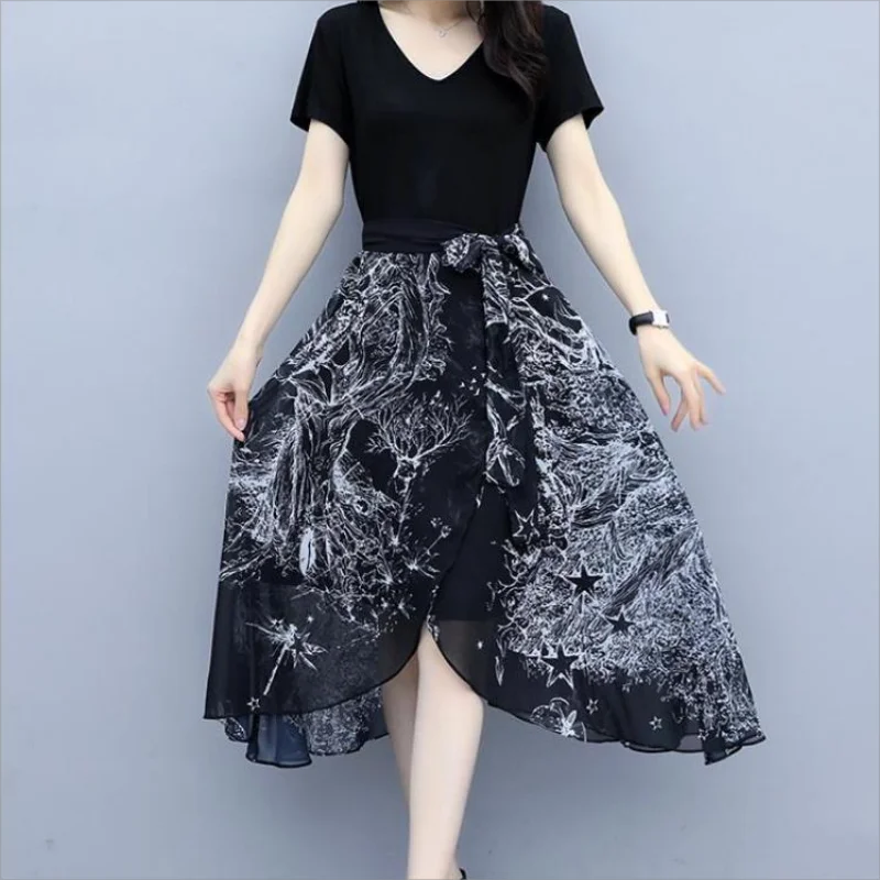 2024 Summer Oversized Fake Two Pieces Patchwork A-line Dress Women Short Sleeve Casual Fashion Robe Floral Print Long Dresses
2024 Summer Oversized Fake Two Pieces Patchwork A-line Dress Women Short Sleeve Casual Fashion Robe Floral Print Long Dresses