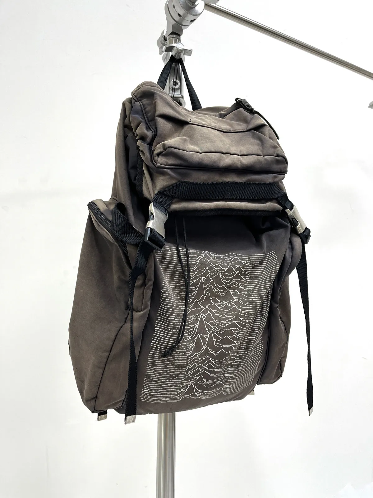 UNDER 09AW COVER ARCHIVE single product, corrugated pulse old backpack
UNDER 09AW COVER ARCHIVE single product, corrugated pulse old backpack