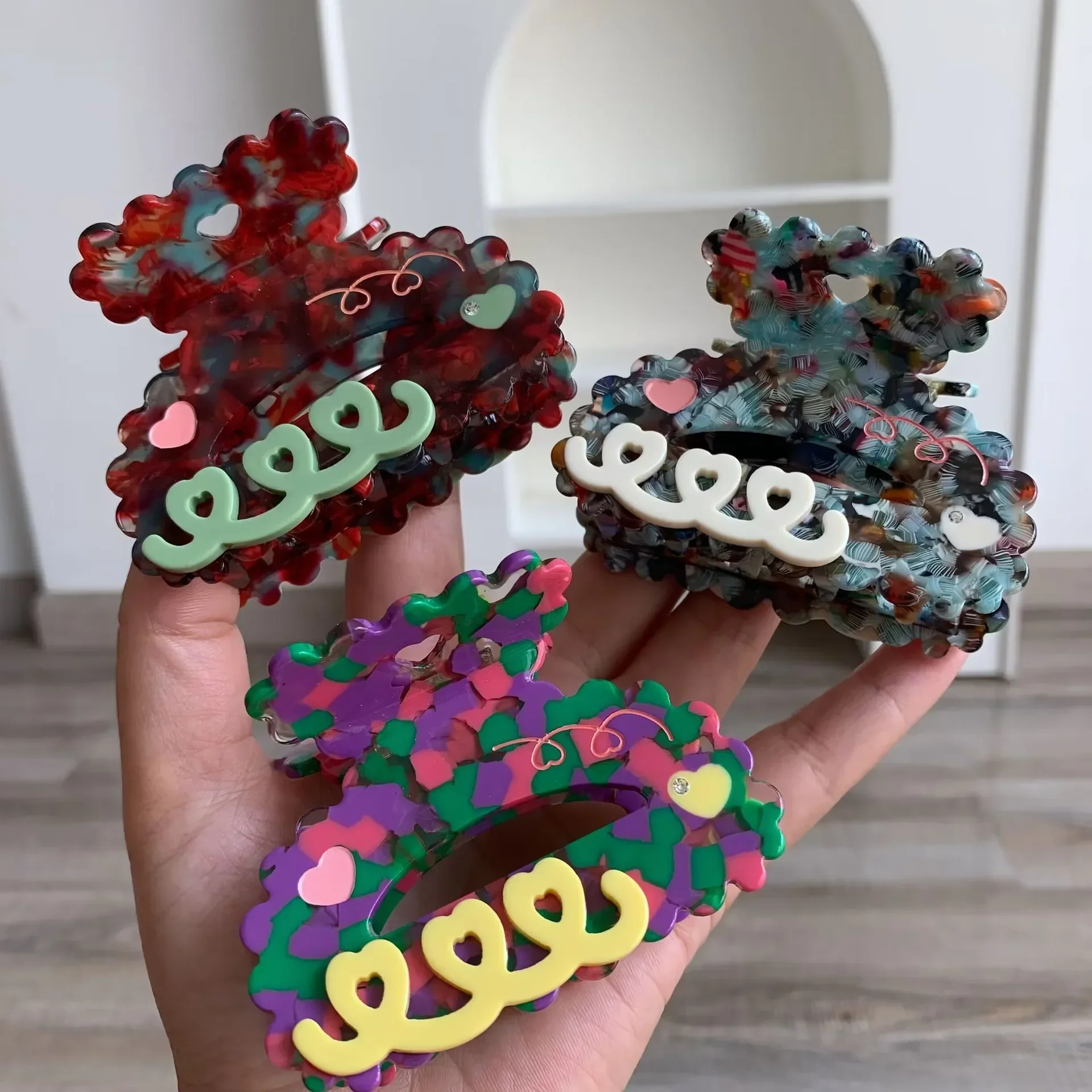 New High-end Love Wave Grip Acetate Hair Claw Sweet Temperament Design Sense of Coiled Hair Shark Clip Female Hair Accessories
New High-end Love Wave Grip Acetate Hair Claw Sweet Temperament Design Sense of Coiled Hair Shark Clip Female Hair Accessories