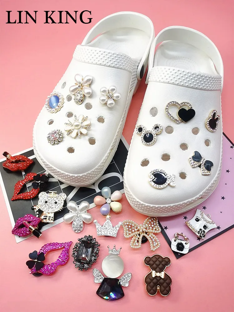 Luxury Jewelry Shoe Charms Diy Clogs Buttons Decor Women Shoes Accessories Original Rhinestone Buckle Decorations Pins Ornaments
Luxury Jewelry Shoe Charms Diy Clogs Buttons Decor Women Shoes Accessories Original Rhinestone Buckle Decorations Pins Ornaments