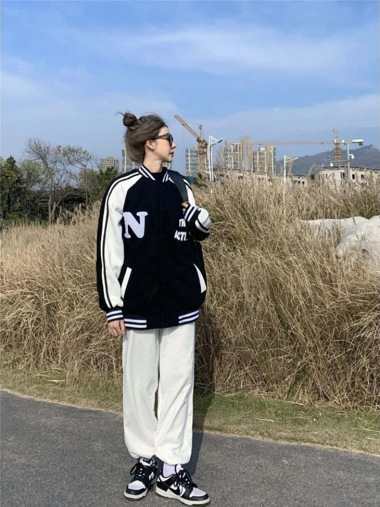 Classic Design Baseball Jacket Women's Unisex Seasonal Jacket Trendy Instagram Style 2025
Classic Design Baseball Jacket Women's Unisex Seasonal Jacket Trendy Instagram Style 2025