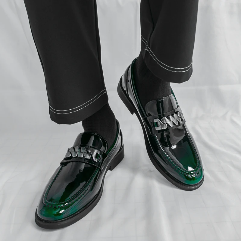New Patent Leather Loafers Gradient Color Metallic Breathable Casual Classic and Fashionable Suitable for Young People To Wear
New Patent Leather Loafers Gradient Color Metallic Breathable Casual Classic and Fashionable Suitable for Young People To Wear