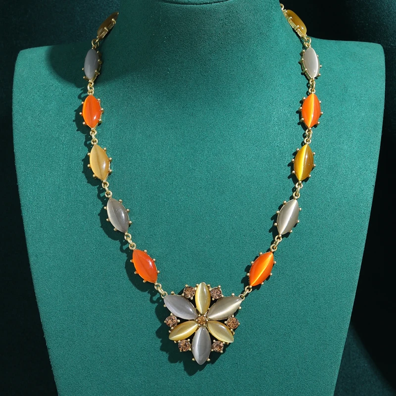 Pendant Colorful Opal Natural Stone Flower Necklace Vintage Gold Color Jewelry Women Palace Style Luxury Wedding New Decoration
Pendant Colorful Opal Natural Stone Flower Necklace Vintage Gold Color Jewelry Women Palace Style Luxury Wedding New Decoration