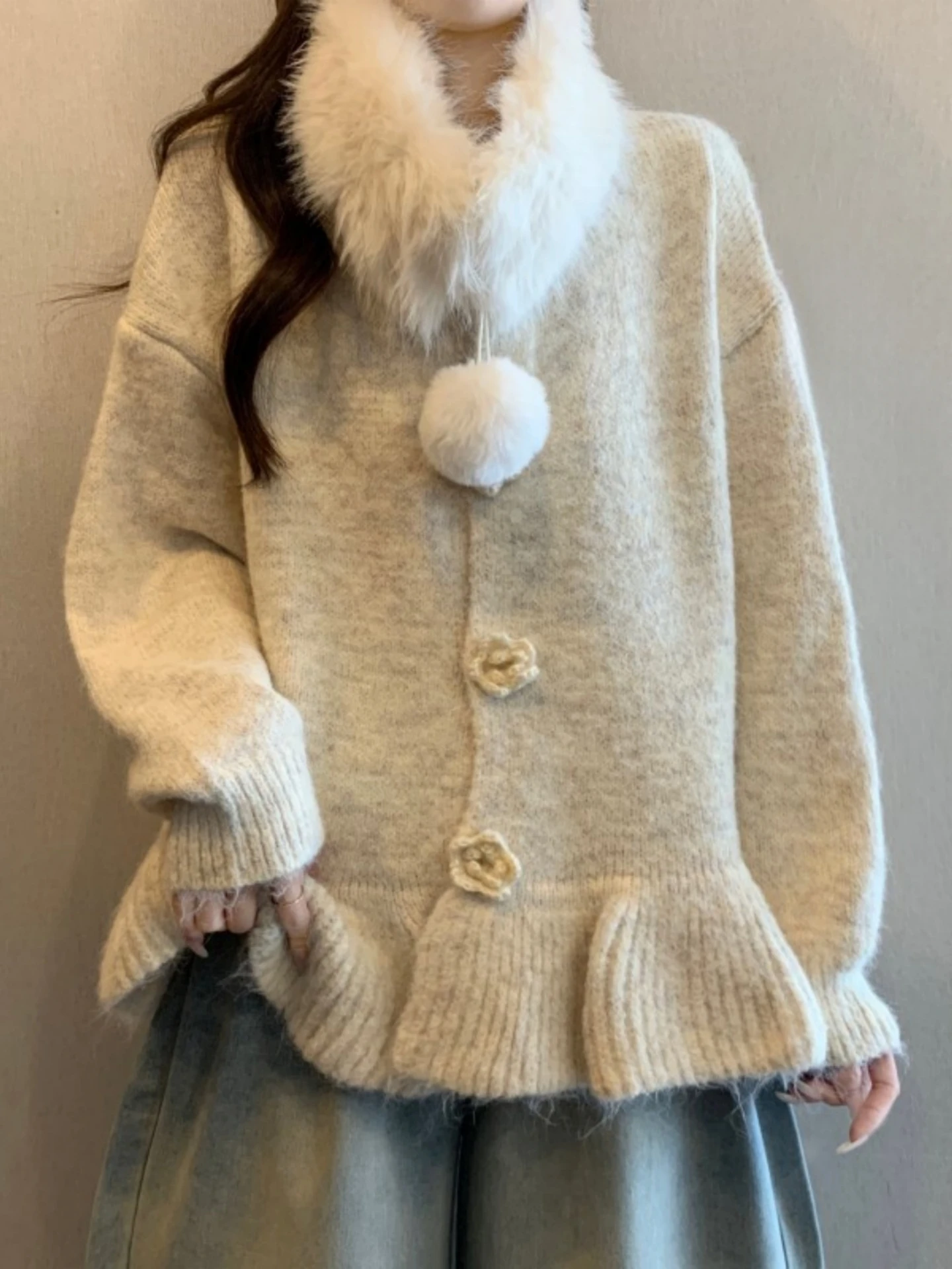 Women's Knitted Cardigan Sweater with Faux Fur Collar Spring Autumn New Style plus Size Flattering 3D Flower Design Top
Women's Knitted Cardigan Sweater with Faux Fur Collar Spring Autumn New Style plus Size Flattering 3D Flower Design Top