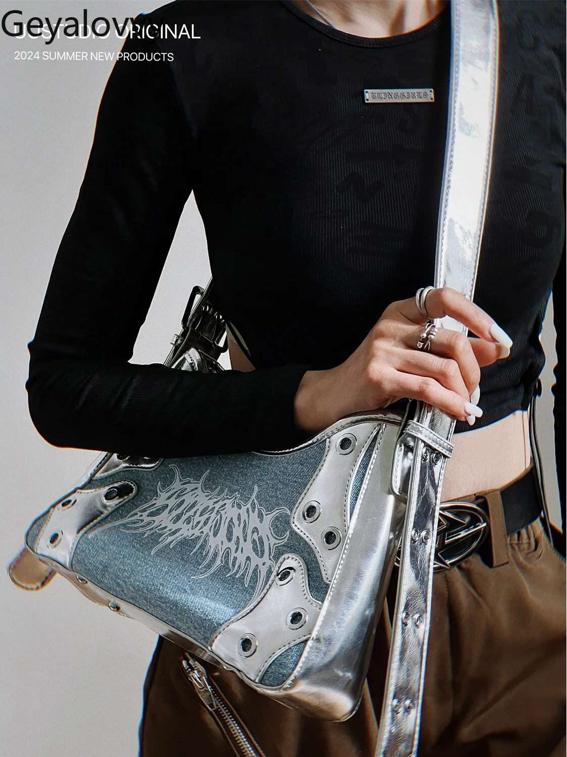 Ladies Shoulder Bags Large Capacity Denim Dark Sweet Cool Y2K Punk Style Wasteland Fashion Casual Messenger Bag for Women
Ladies Shoulder Bags Large Capacity Denim Dark Sweet Cool Y2K Punk Style Wasteland Fashion Casual Messenger Bag for Women