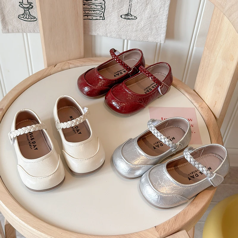 2026 Girl's Mary Jane Ballet Flats 2026 Spring Silver Stylish Single Shoes for Kids Soft Sole Children's Performance Loafers
2026 Girl's Mary Jane Ballet Flats 2026 Spring Silver Stylish Single Shoes for Kids Soft Sole Children's Performance Loafers