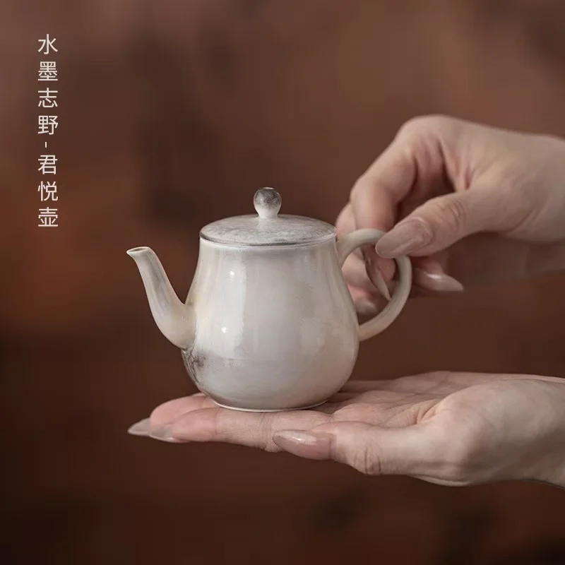 110ML Ink and Wash Shino Junyue Pot Household Ceramic Brewing Teapot Handheld Pot Ball Hole Filter Pot Tea Set Gift Collection
110ML Ink and Wash Shino Junyue Pot Household Ceramic Brewing Teapot Handheld Pot Ball Hole Filter Pot Tea Set Gift Collection