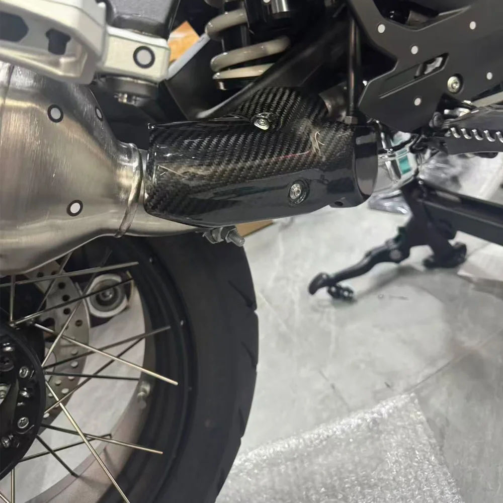 For BMW R1300GS ADV R1300GS 2025 2026 100% 3K Carbon fiber exhaust pipe rectifier cover
For BMW R1300GS ADV R1300GS 2025 2026 100% 3K Carbon fiber exhaust pipe rectifier cover